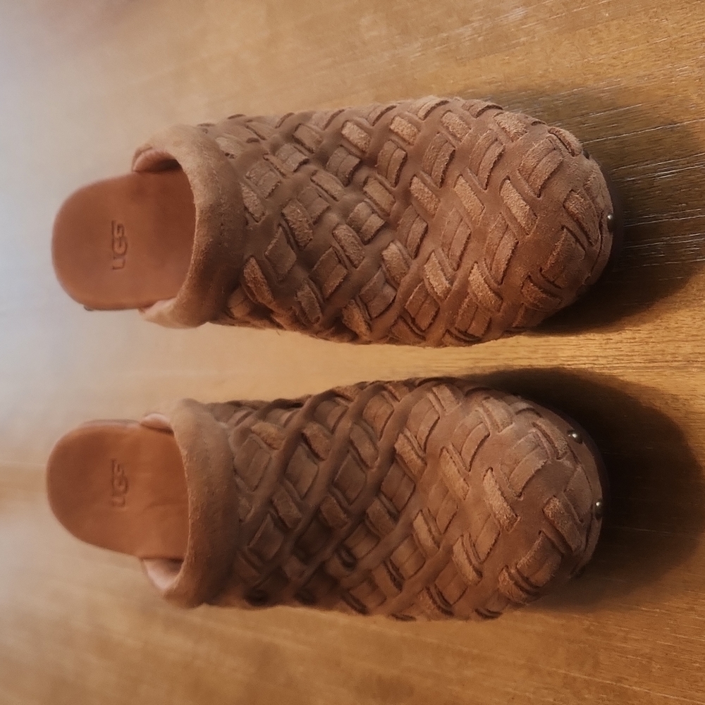 UGG BRAIDED SUEDE WOOD CLOGS